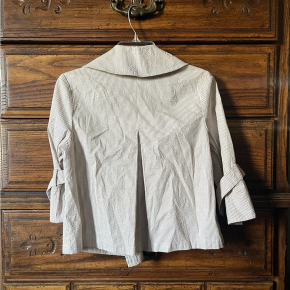 A.M.I. Striped Beige and White Blazer - Picture 5 of 5